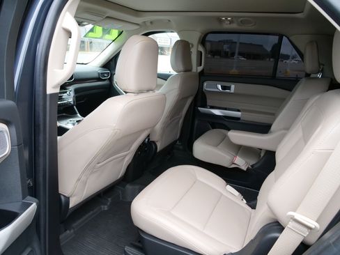 Used 2022 Ford Explorer Limited w/ Equipment Group 301A image 16