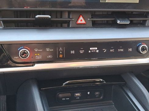 Certified 2023 Kia Sportage EX image 16