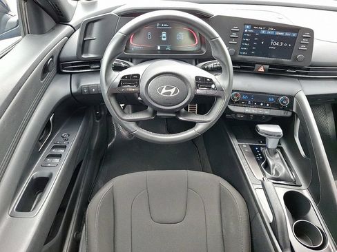 Used 2025 Hyundai Elantra Sport FWD image 12