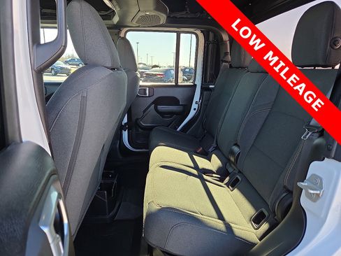 Used 2024 Jeep Gladiator Sport image 10