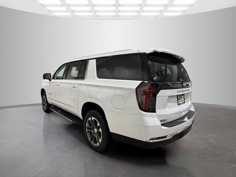 New 2026 Chevrolet Suburban LS image 5