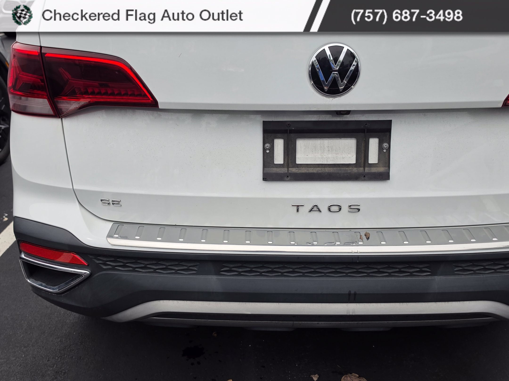 Used 2023 Volkswagen Taos SE w/ Panoramic Sunroof Package FWD image 7