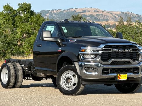 New 2025 RAM 5500 Tradesman w/ Chrome Appearance Group image 2
