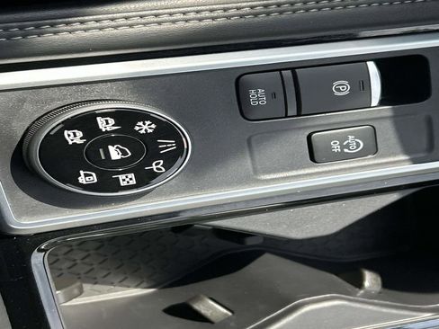 Certified 2024 Nissan Pathfinder Platinum AWD/4WD image 33