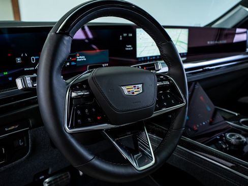 Used 2025 Cadillac Escalade ESV V image 37