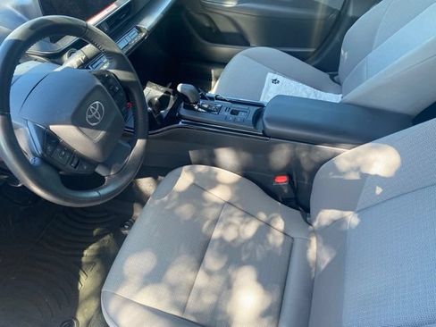 Used 2024 Toyota Prius LE FWD image 6