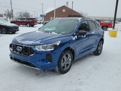 Used 2023 Ford Escape ST-Line w/ Tech Pack #1 image 2