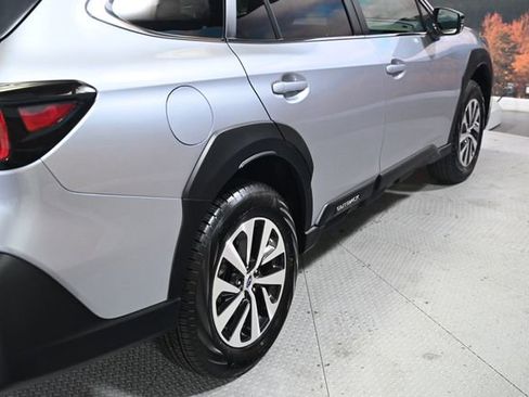 Used 2025 Subaru Outback Premium w/ Popular Package #1A image 9