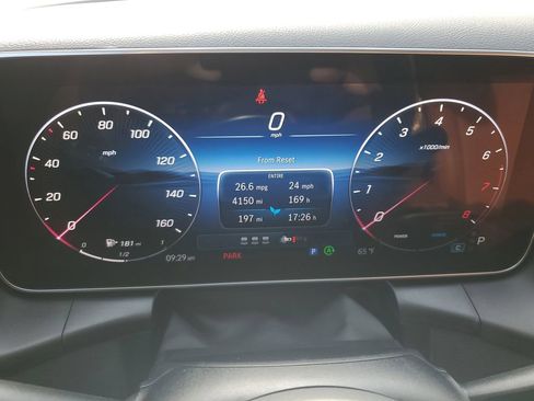 Used 2025 Mercedes-Benz GLC 300 image 30