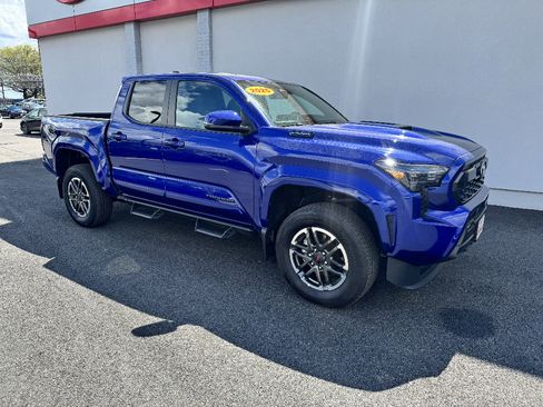 Used 2025 Toyota Tacoma TRD Sport image 4