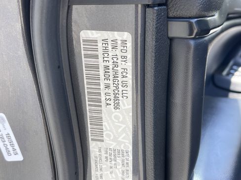 Used 2023 Jeep Grand Cherokee Altitude AWD/4WD image 28
