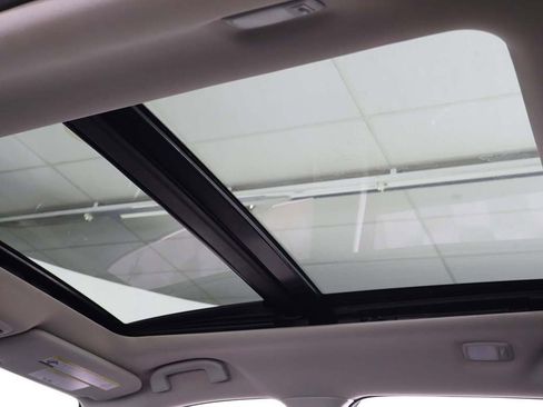 Used 2018 Nissan Rogue SV w/ Sun & Sound Touring Package image 23