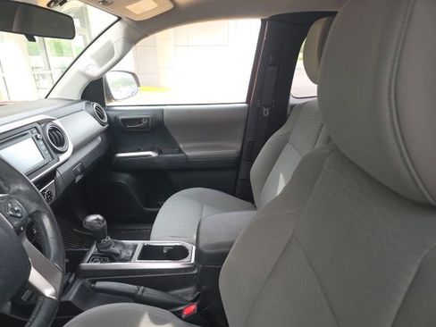 Used 2016 Toyota Tacoma SR5 RWD image 8