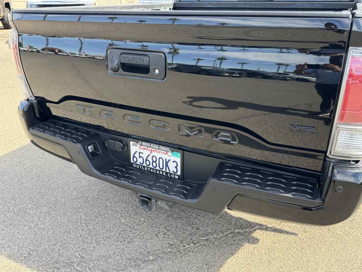 Used 2022 Toyota Tacoma TRD Sport w/ TRD Premium Sport Package AWD/4WD image 9