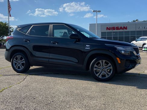 Used 2022 Kia Seltos LX AWD/4WD image 1