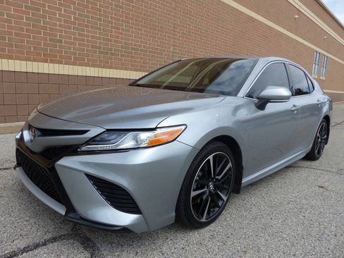 Used 2019 Toyota Camry XSE FWD image 6