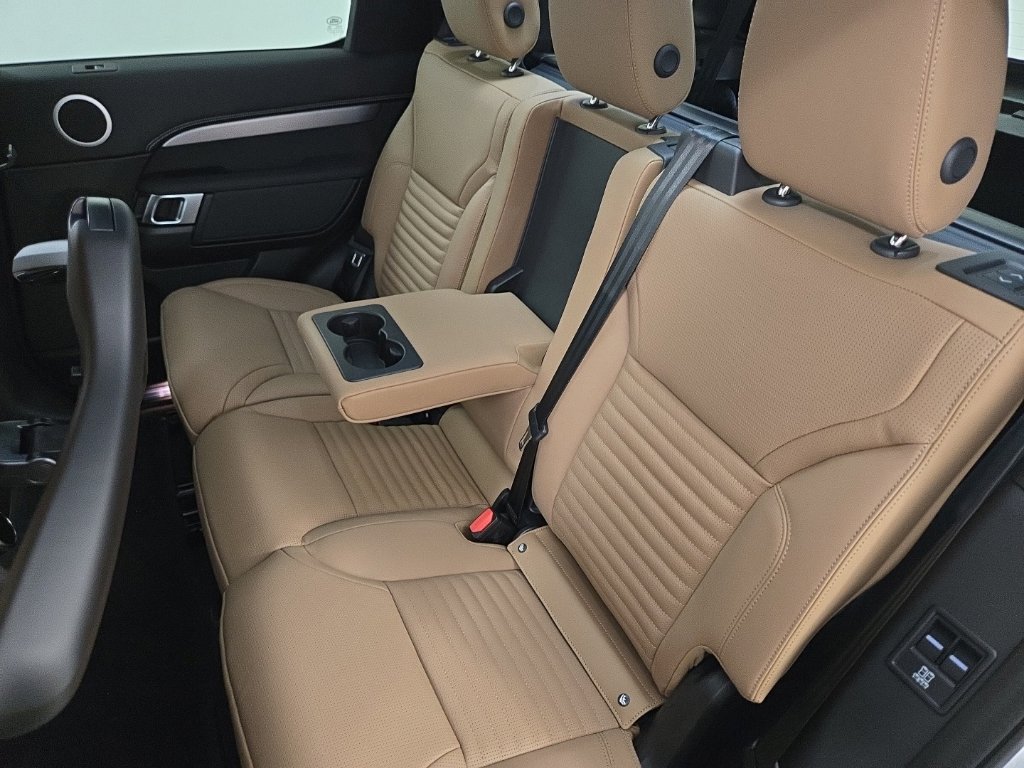 New 2026 Land Rover Discovery Limited Edition AWD/4WD image 23