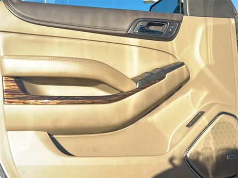 Used 2016 GMC Yukon XL SLT w/ Open Road Package image 19