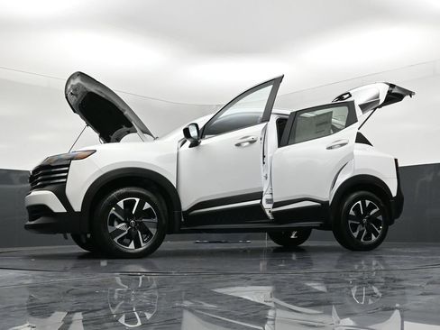 New 2026 Nissan Kicks SV w/ SV Premium Package AWD/4WD image 37
