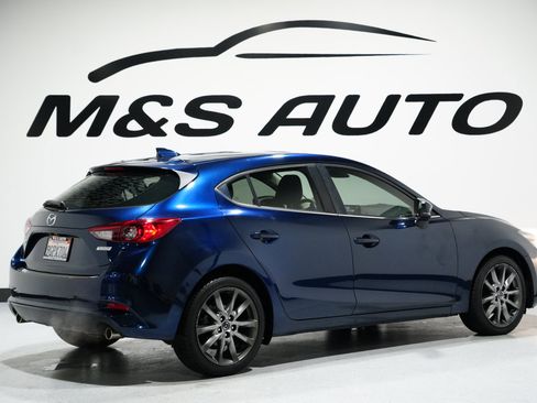 Used 2018 MAZDA MAZDA3 Touring image 7