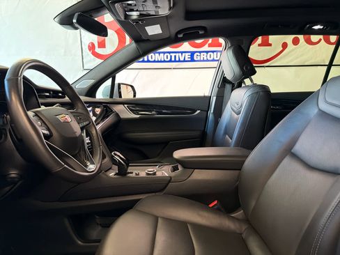 Used 2025 Cadillac XT6 Premium Luxury image 14