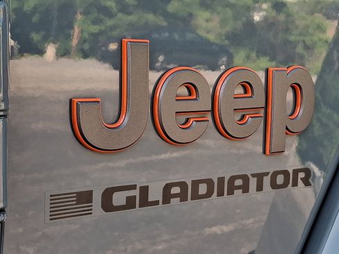 Certified 2024 Jeep Gladiator Mojave AWD/4WD image 30