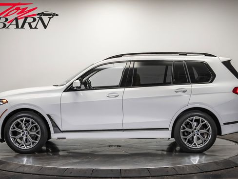 Used 2022 BMW X7 xDrive40i w/ Premium Package image 2
