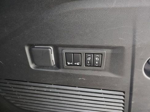 Used 2023 Chevrolet Tahoe High Country image 7