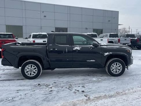 Used 2025 Toyota Tacoma SR5 image 6