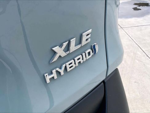 Certified 2022 Toyota RAV4 XLE Premium image 9
