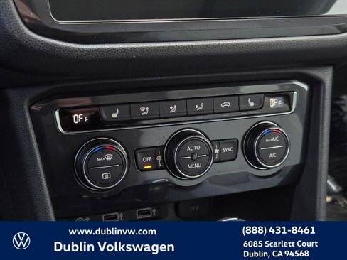 Used 2018 Volkswagen Tiguan SE w/ Panoramic Sunroof Package image 22