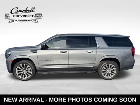 Used 2022 GMC Yukon XL Denali w/ Advanced Technology Package AWD/4WD image 2