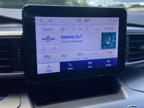 Used 2022 Ford Explorer XLT w/ Equipment Group 202A image 21