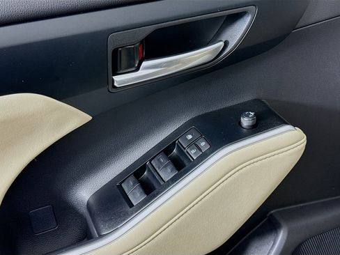 Used 2025 Toyota Highlander XLE image 21