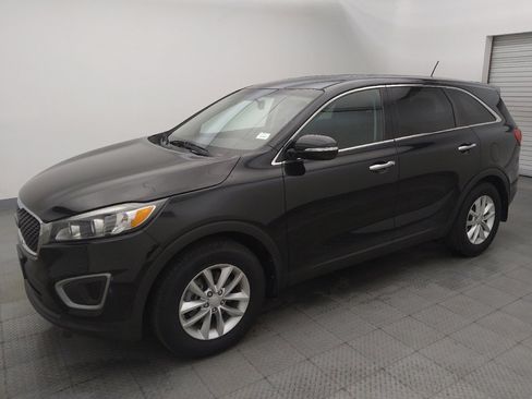 Used 2016 Kia Sorento L FWD image 2