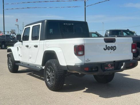 Used 2024 Jeep Gladiator Sport AWD/4WD image 4