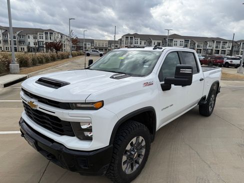 Used 2024 Chevrolet Silverado 2500 Custom w/ Custom Value Package image 14