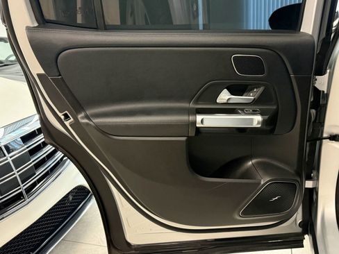 Used 2020 Mercedes-Benz GLB 250 4MATIC image 17