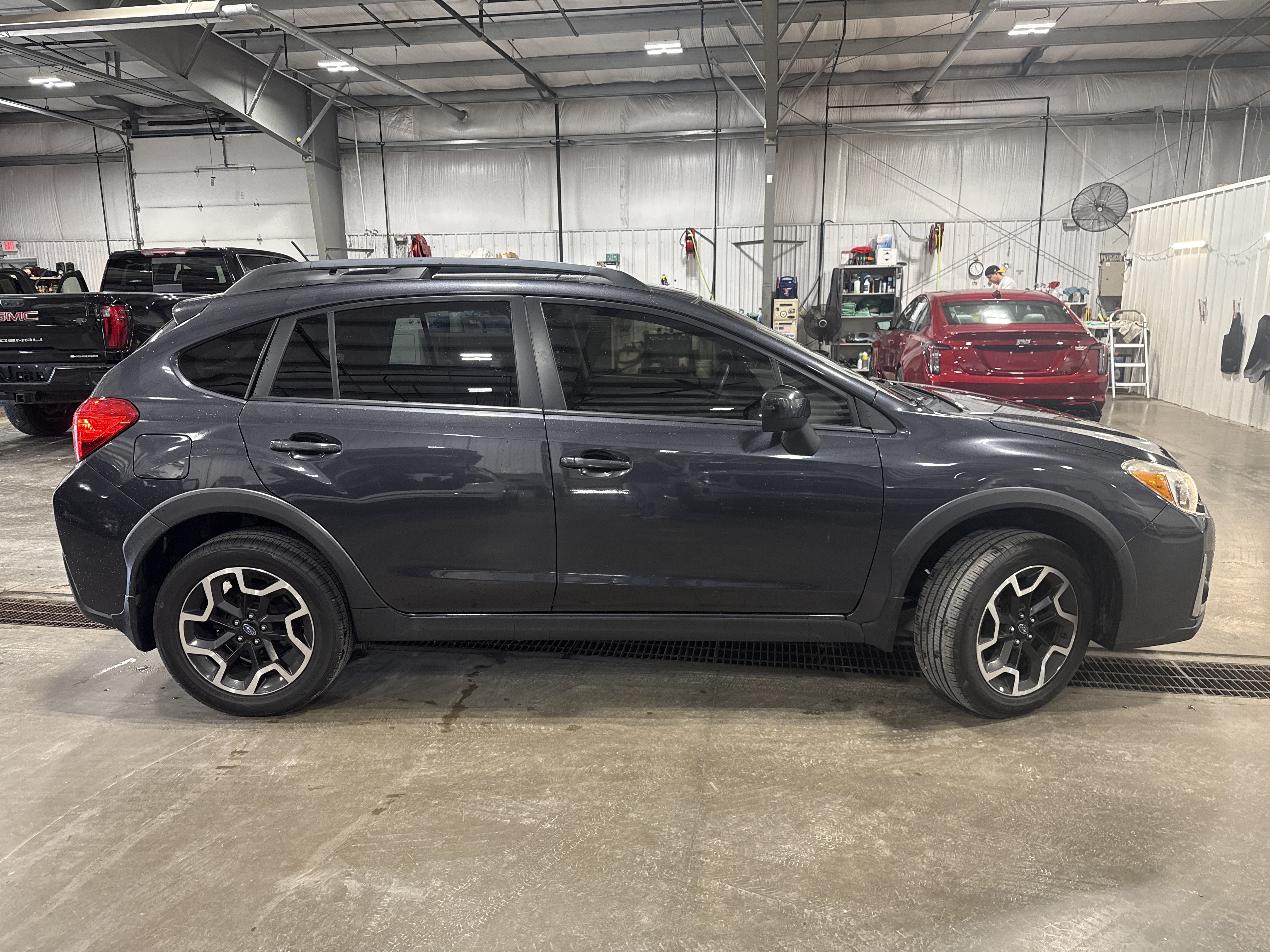 Used 2016 Subaru Crosstrek 2.0i Premium AWD/4WD image 2
