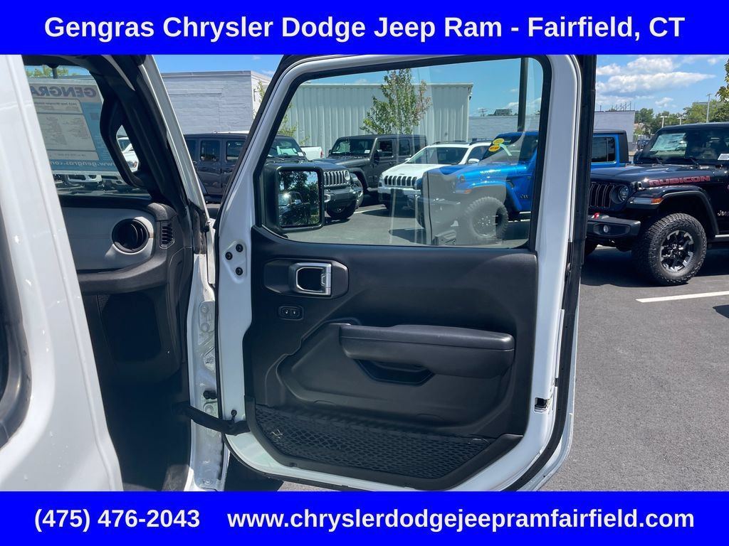 Certified 2024 Jeep Wrangler Unlimited w/ Convenience Group AWD/4WD image 22