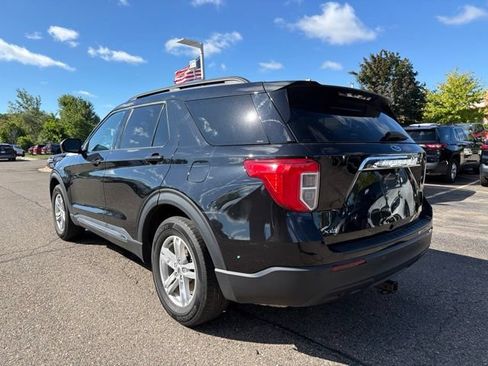Used 2023 Ford Explorer XLT RWD image 2