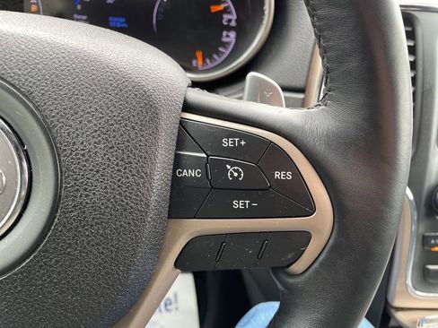 Used 2017 Jeep Grand Cherokee Laredo w/ Quick Order Package 23E image 26