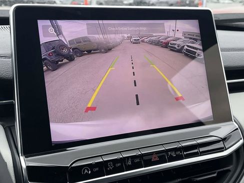 Used 2025 Jeep Compass Limited image 29