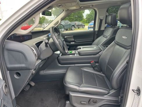 Used 2025 Ford Expedition Platinum AWD/4WD image 19