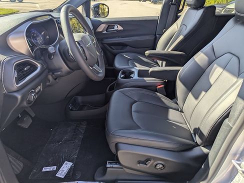 New 2026 Chrysler Pacifica Select FWD image 14