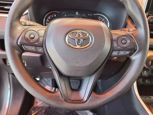 Certified 2025 Toyota RAV4 XLE FWD image 20