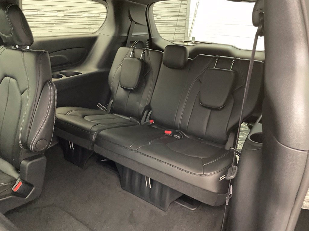New 2027 Chrysler Pacifica Select AWD/4WD image 16