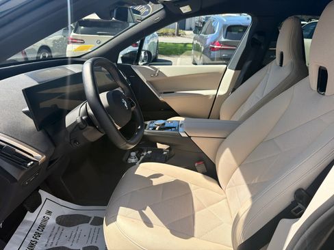 Used 2026 BMW iX xDrive45 w/ Premium Package AWD/4WD image 19