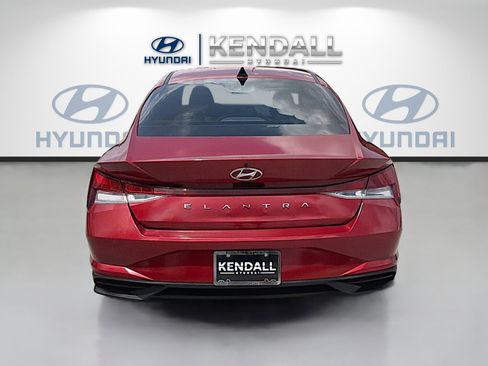 Used 2023 Hyundai Elantra SEL FWD image 5
