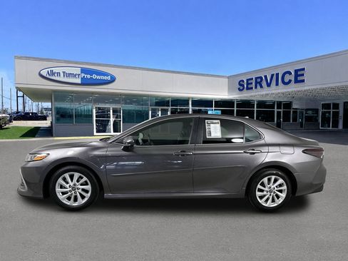 Used 2023 Toyota Camry LE FWD image 5